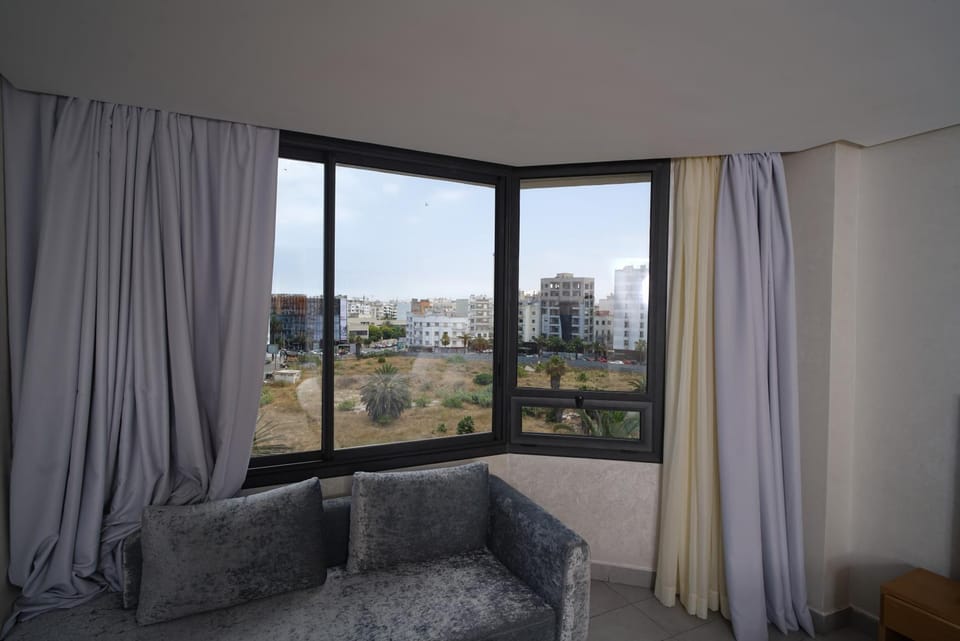 Seating area, City view, Street view