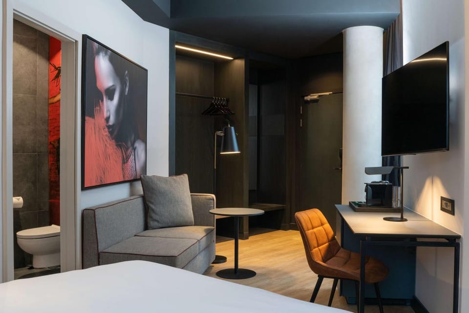 Bed, Living room, Seating area