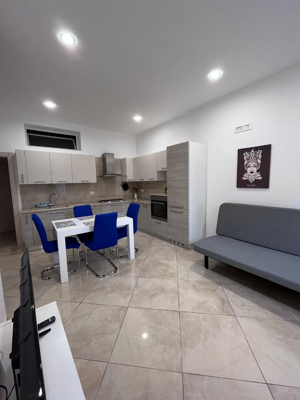 TV and multimedia, Kitchen or kitchenette, Living room, Seating area, Dining area, air conditioner