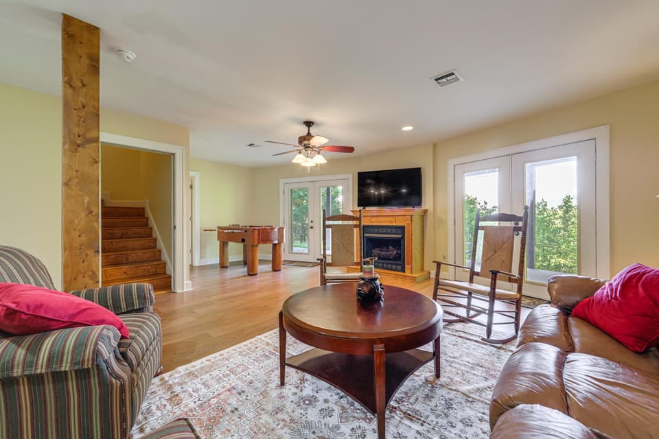 Mountain View Home: Hike, Raft, Golf + More! House in Fontana Lake