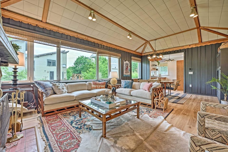 Lake Michigan Hideaway: Pool, Steps to Beach! House in Michiana