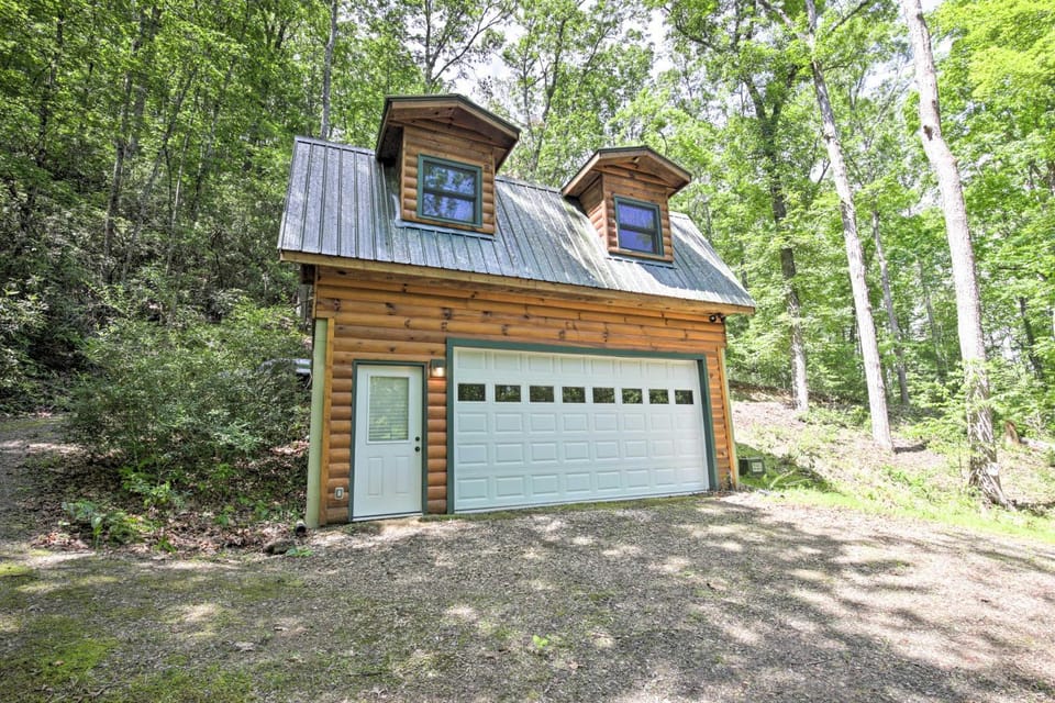 Fire Pit & Forest Views: Secluded Murphy Cabin! Cabin in North Carolina