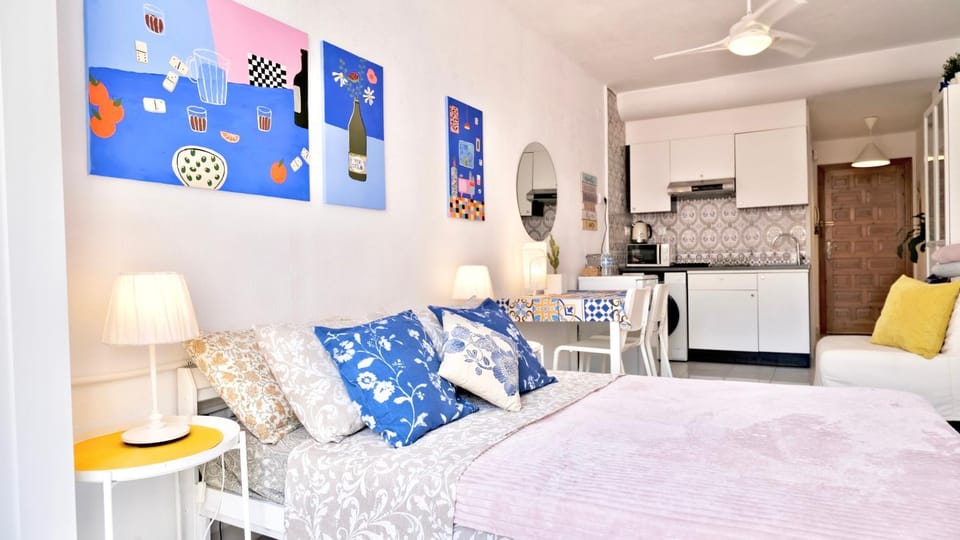 White studio Apartment in Torrevieja