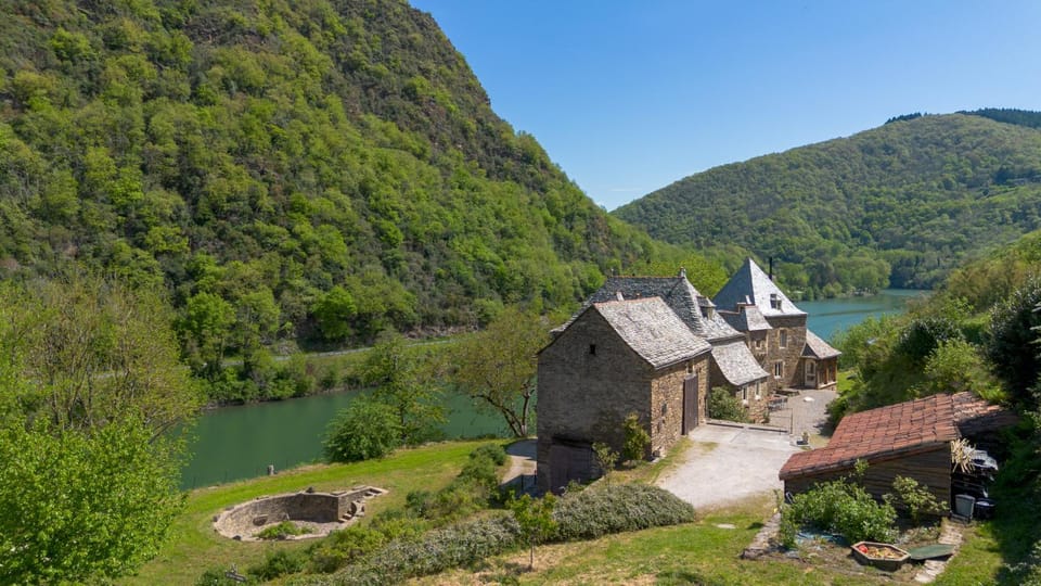 Property building, Bird's eye view, Lake view