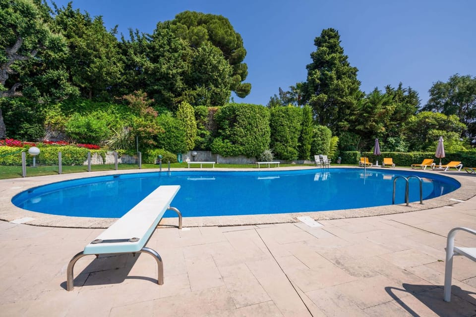 Day, Swimming pool