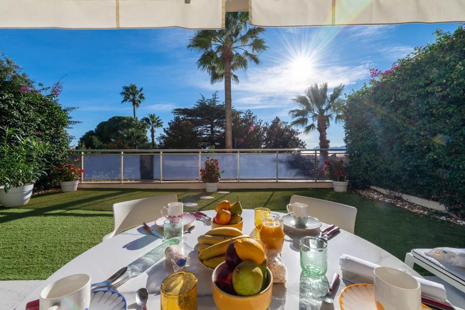 Dining area, Garden view