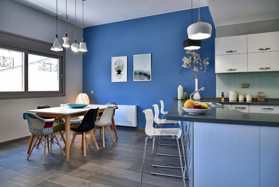 Kitchen or kitchenette, Seating area