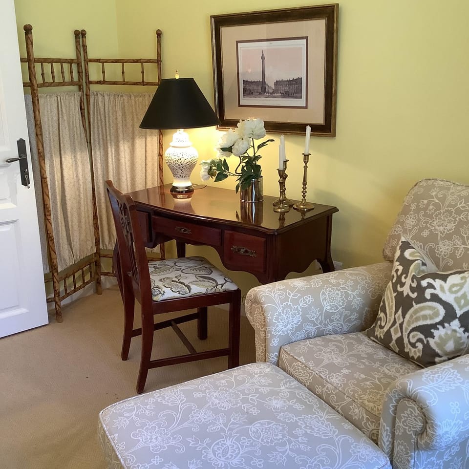 Seating area, Bedroom