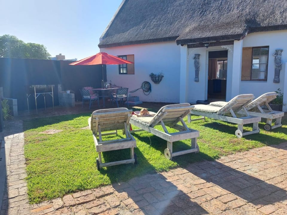 Facade/entrance, BBQ facilities, Garden, Seating area, Pets, Family, Parking