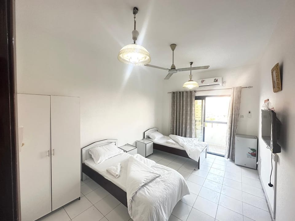 Low Priced New Residential Rooms for Men Guests near DAFZA Metro Station Apartment in Al Sharjah