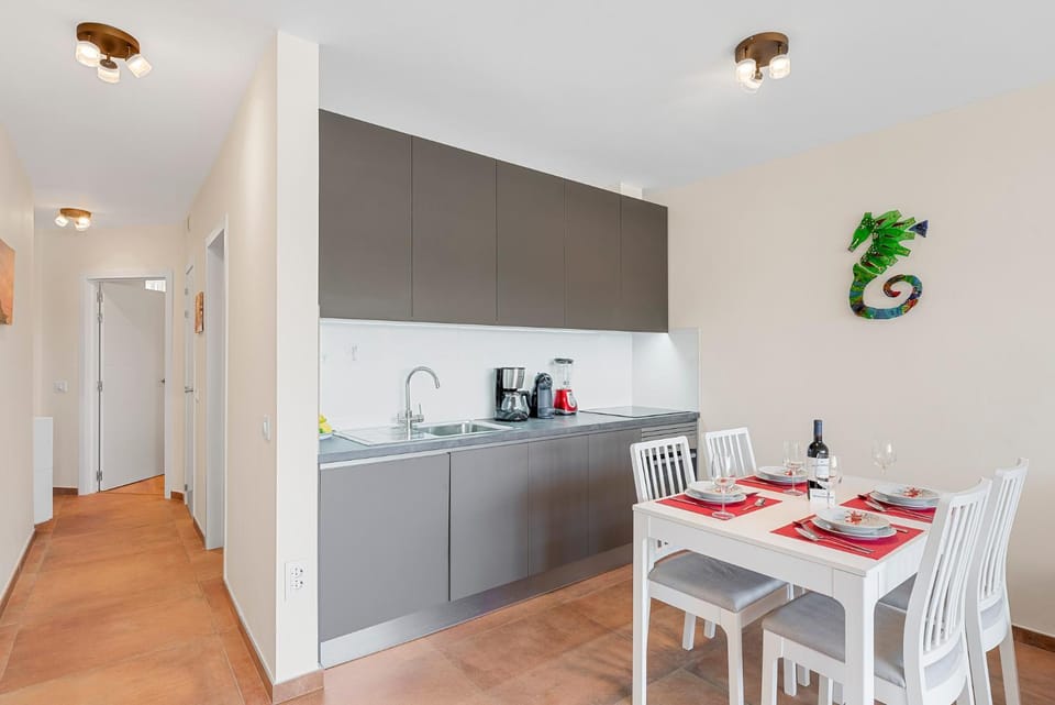 Coffee/tea facilities, Kitchen or kitchenette, Dining area, pet friendly, stove