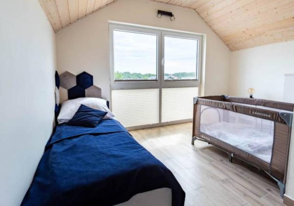 Bed, View (from property/room), View (from property/room), Photo of the whole room, Seating area, Bedroom, Area and facilities, cot