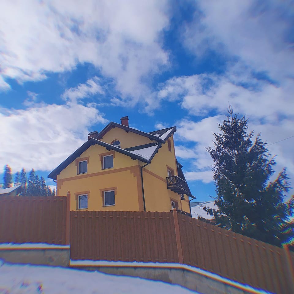 Гірська палітра Bed and Breakfast in Lviv Oblast