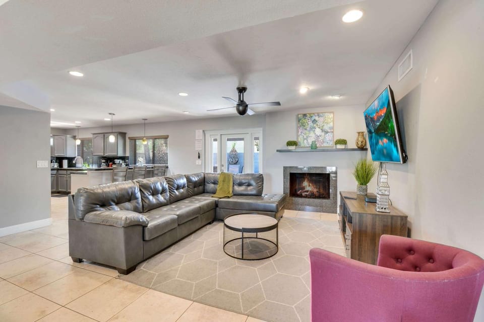 4 bdr, Two Master suite, billiards & desert oasis pool House in Kierland