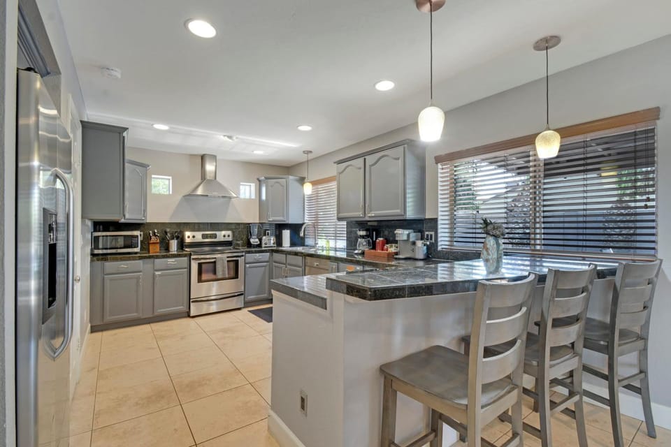 4 bdr, Two Master suite, billiards & desert oasis pool House in Kierland