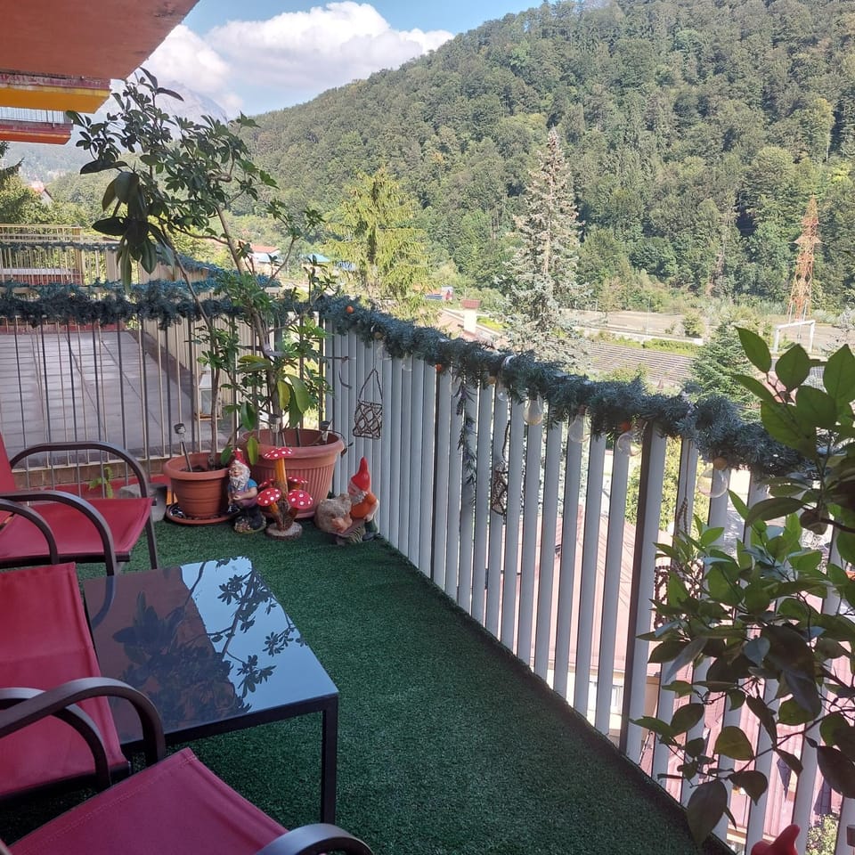 Balcony/Terrace, Mountain view