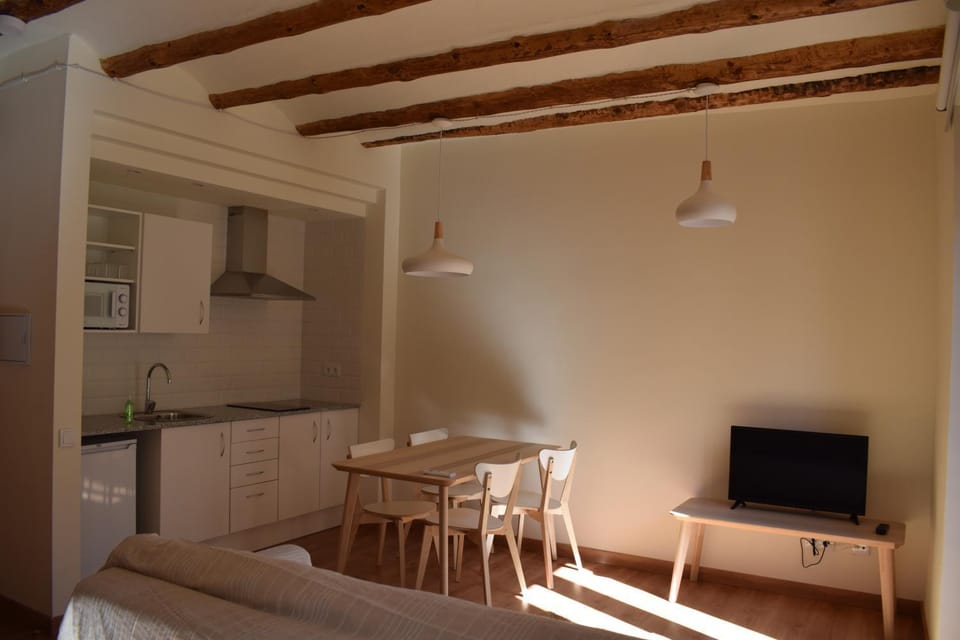Communal lounge/ TV room, TV and multimedia, Kitchen or kitchenette, Living room, Seating area, Dining area