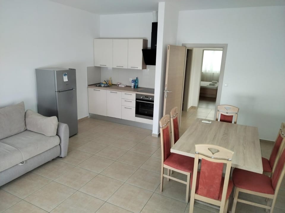 Kitchen or kitchenette, Living room, Seating area, oven, stove