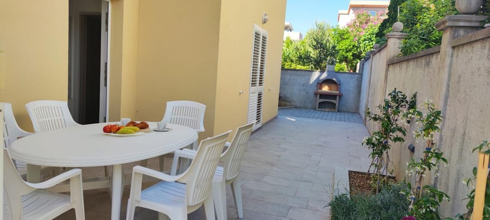 Patio, BBQ facilities, Balcony/Terrace