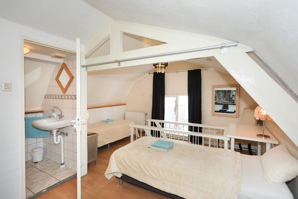 Shower, Bedroom
