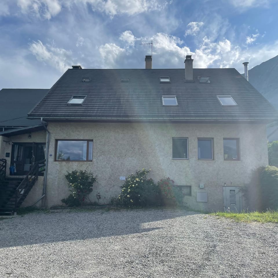 Property building, Facade/entrance, Parking