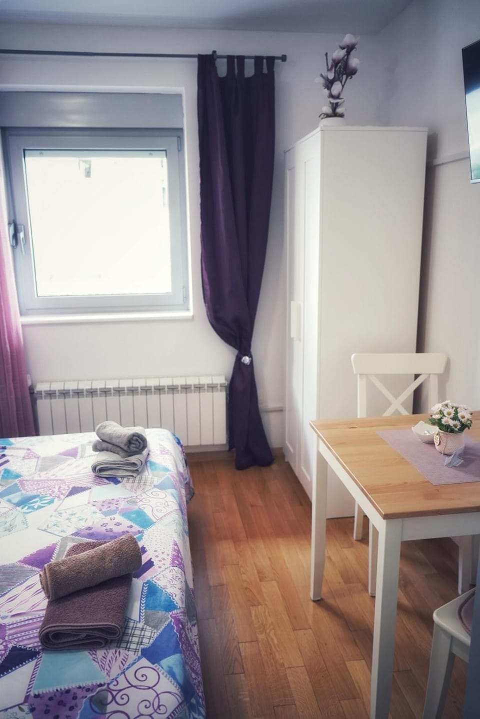 Seating area, Bedroom