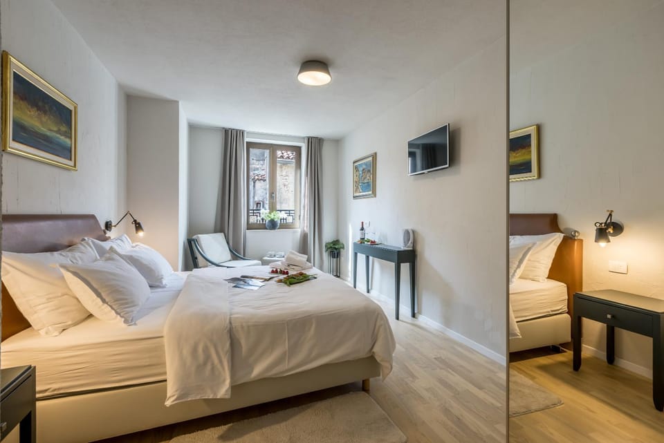 Bed, TV and multimedia, Photo of the whole room, Seating area, Bedroom, towels