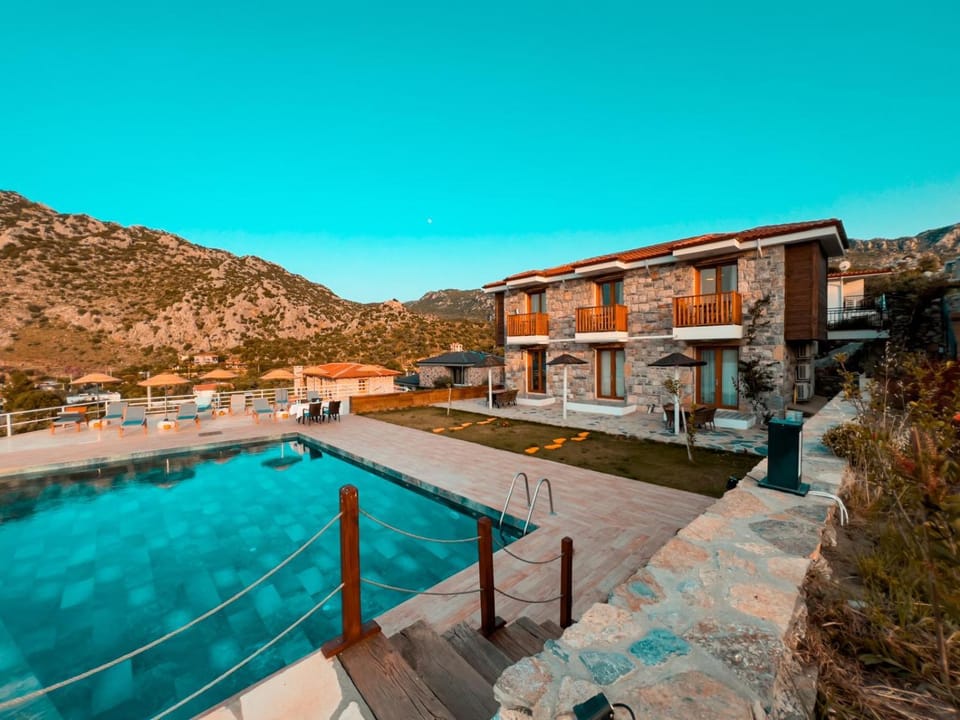 Property building, Day, Natural landscape, Mountain view, Pool view, Swimming pool, sunbed