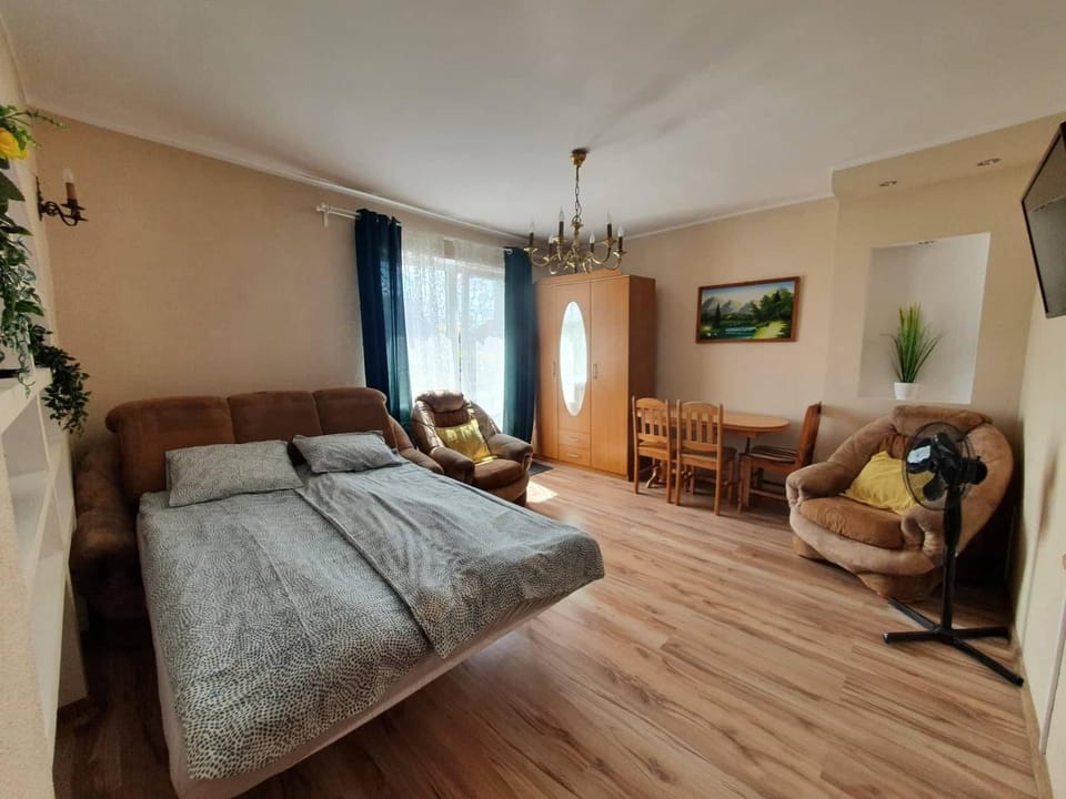 Communal lounge/ TV room, TV and multimedia, Living room, Seating area