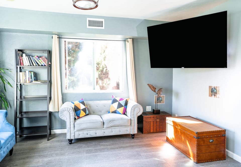 Communal lounge/ TV room, TV and multimedia, Living room