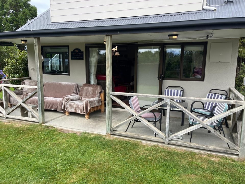 Pet Friendly Country Cottage Apartment in Dunedin