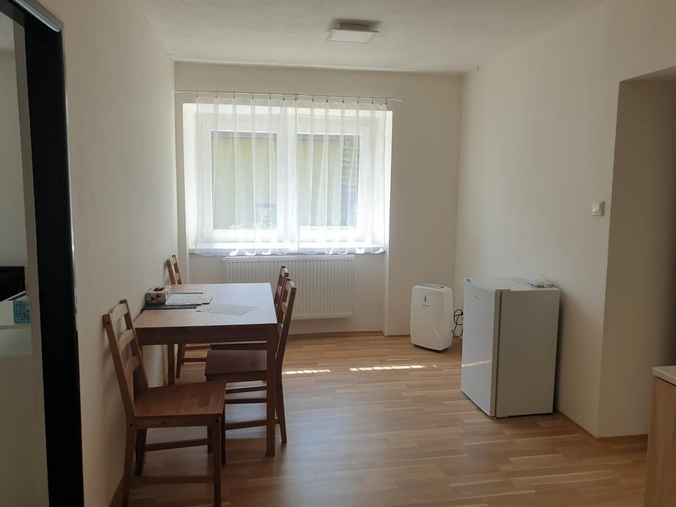 Dining area, kitchen