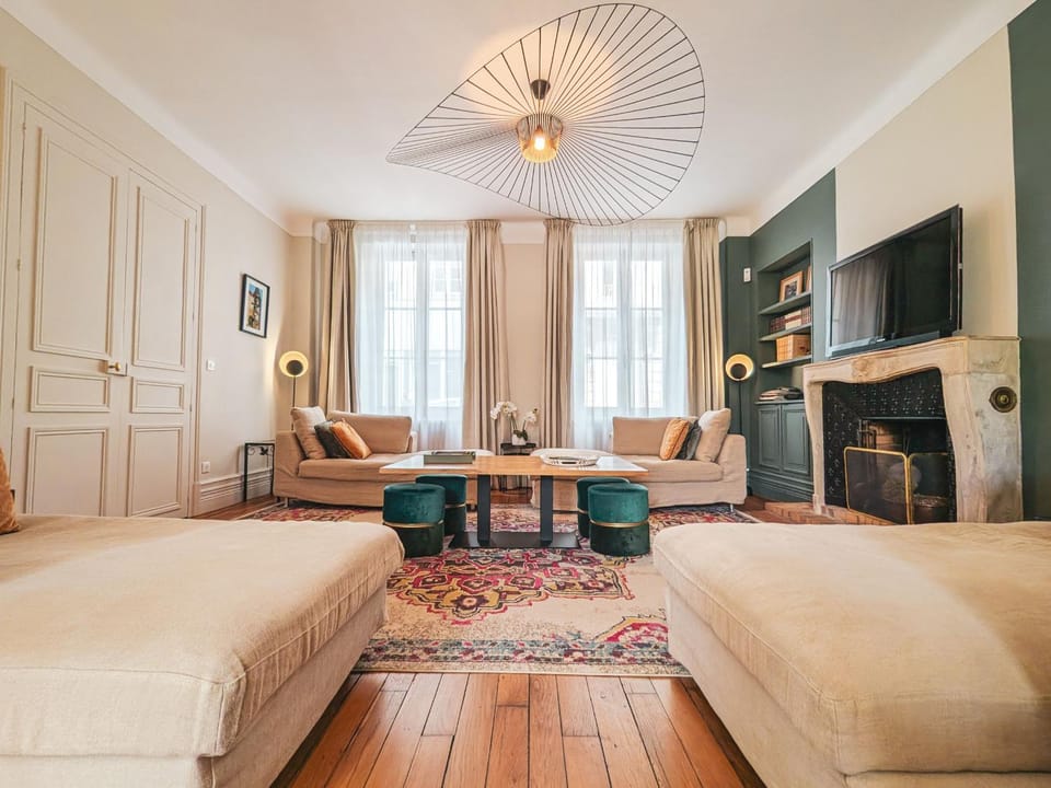 Maison de maître avec jardin, spa et parking au cœur de Châteauroux Country House in Centre-Val de Loire