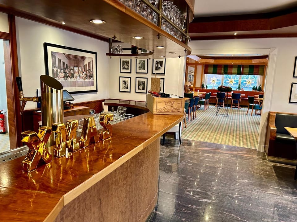 Restaurant/places to eat, Seating area