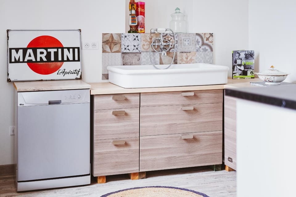 Kitchen or kitchenette