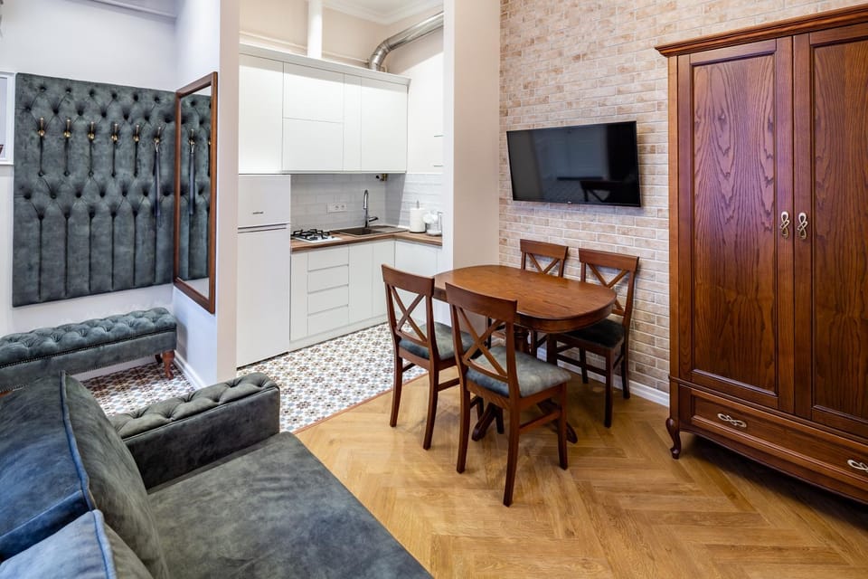 Communal lounge/ TV room, TV and multimedia, Living room, Seating area, Dining area