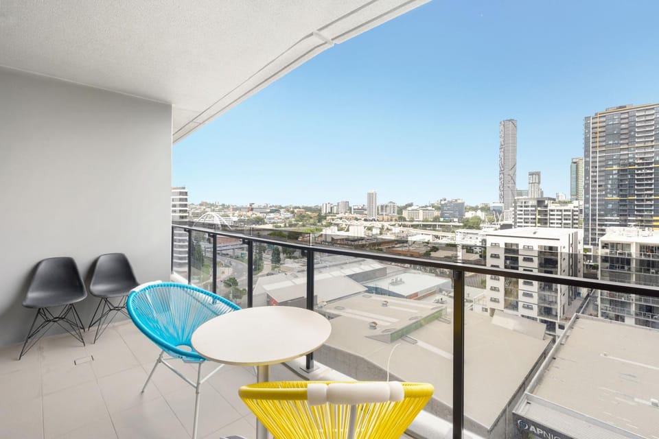 KOZYGURU SOUTH BRISBANE KOZY 2 BEDROOMS APT + FREE PARKING BRISBANE ONE QSB001-1203 Apartment in Brisbane City