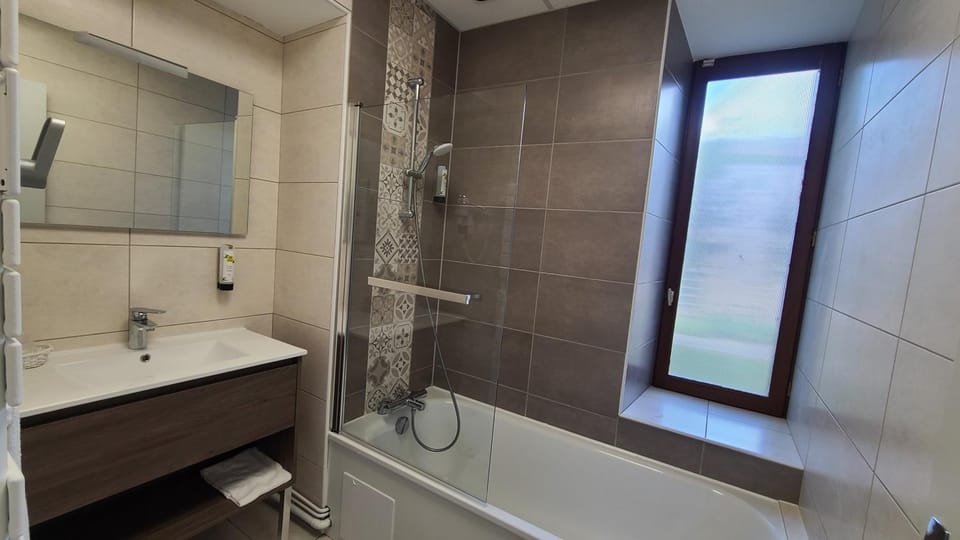 Shower, Bath