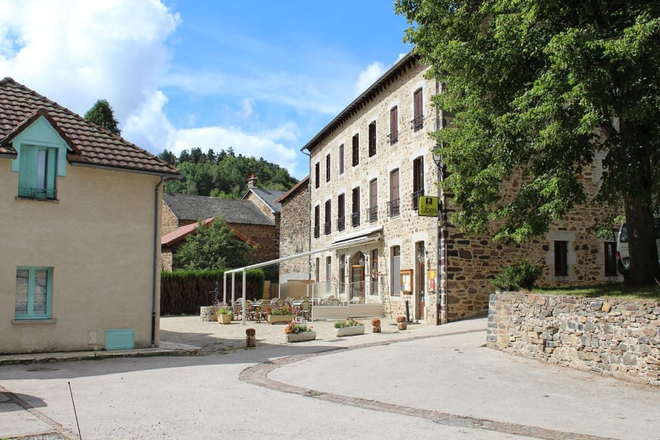 Property building, Restaurant/places to eat, Breakfast