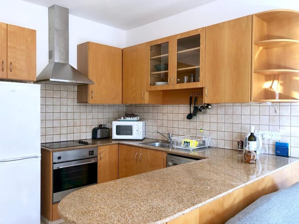 1 bedroom flat, prime location near sea, sleeps 4 Apartment in Limassol City