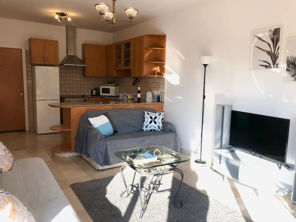 TV and multimedia, Kitchen or kitchenette, Living room