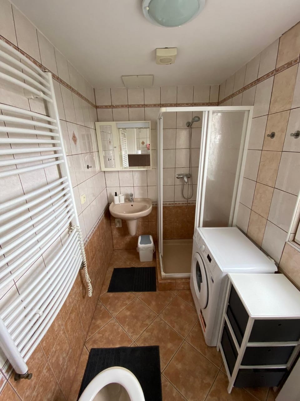 Bathroom, washing machine