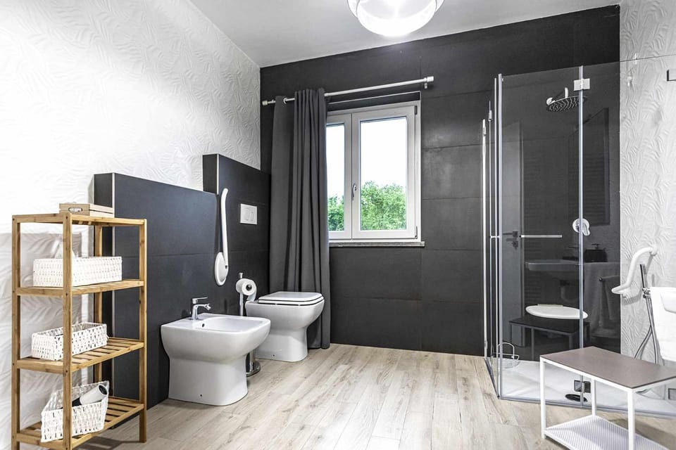Shower, Toilet, Bathroom, bidet, towels