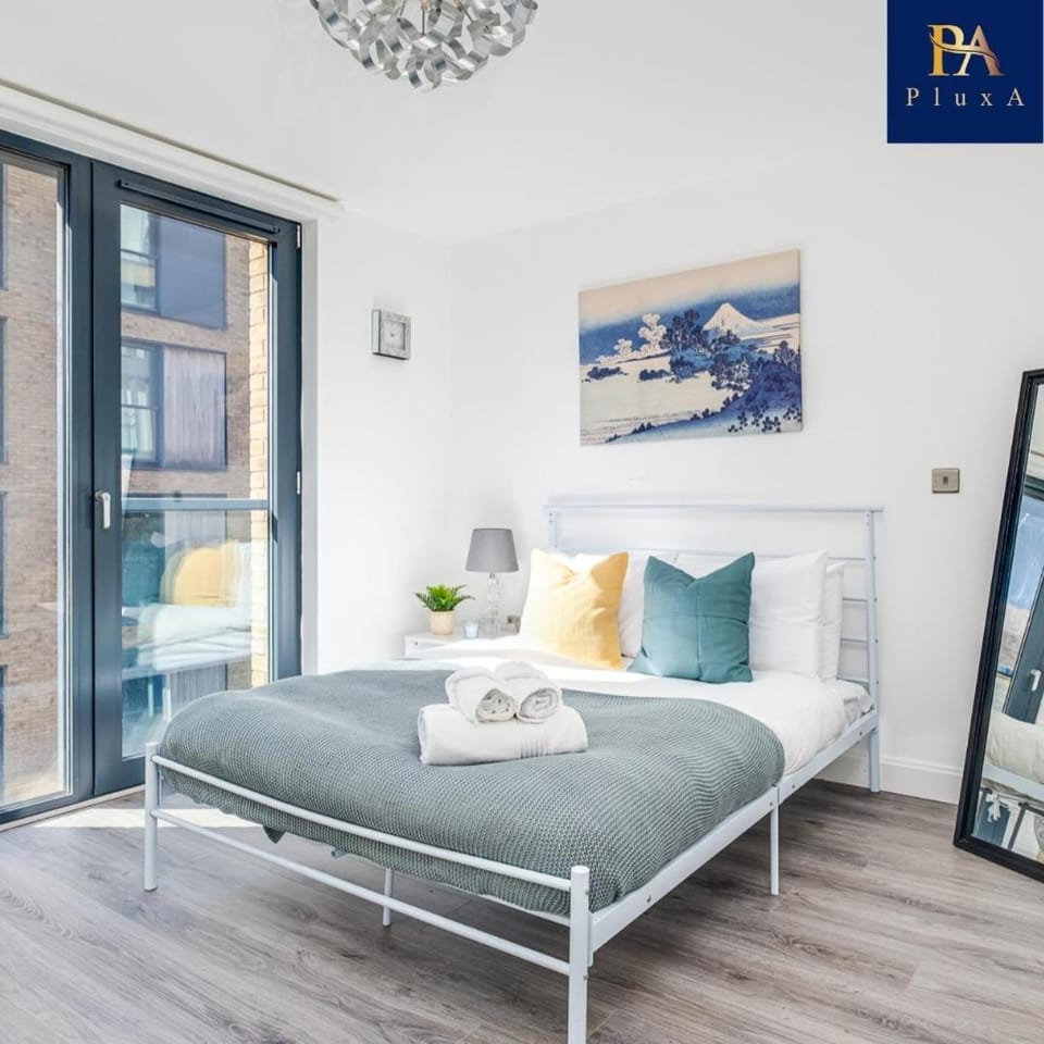 Pluxa Vivid Veranda Beautiful City Centre Apartment with free parking Apartment in Birmingham