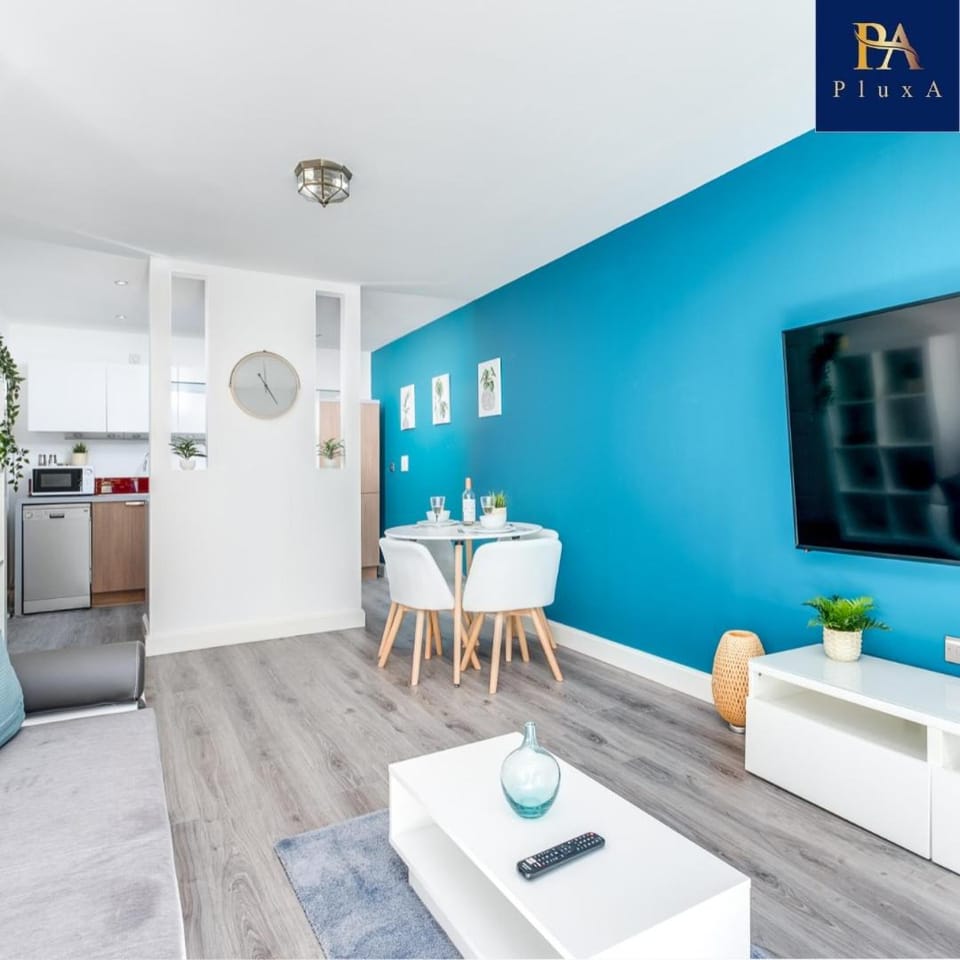 Pluxa Vivid Veranda Beautiful City Centre Apartment with free parking Apartment in Birmingham
