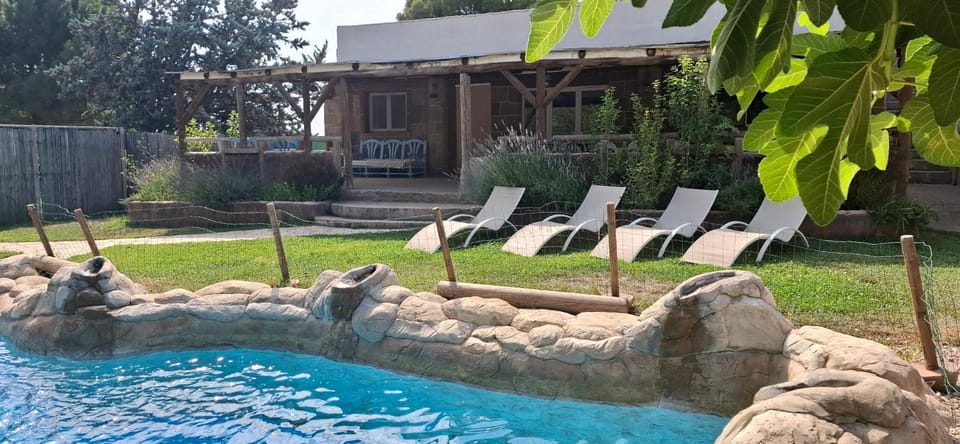 Property building, Garden, Swimming pool
