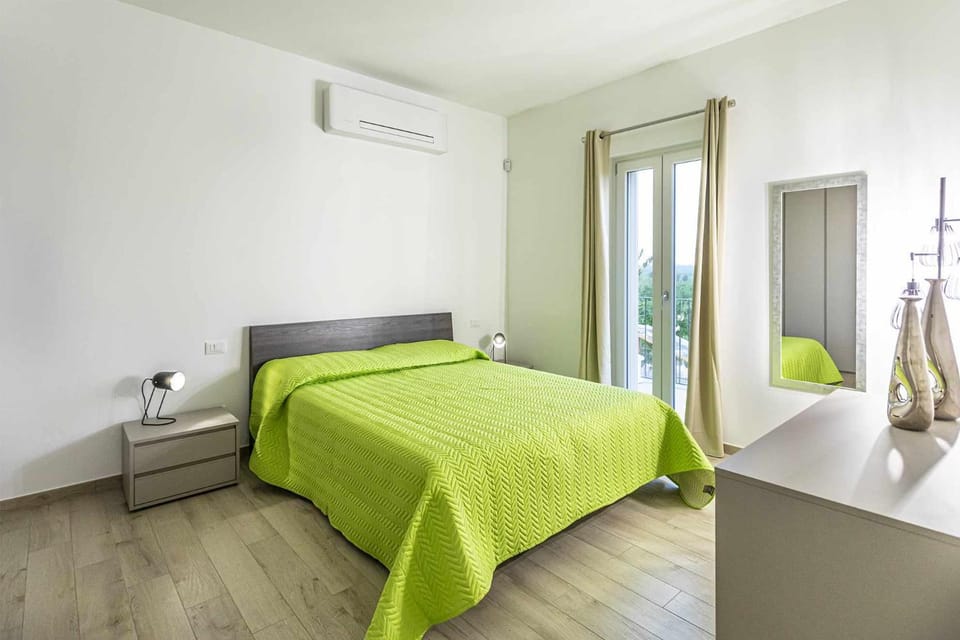 Bed, Photo of the whole room, Bedroom, air conditioner