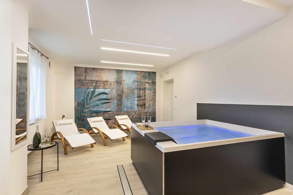 Hot Tub, Hot Tub, Spa and wellness centre/facilities