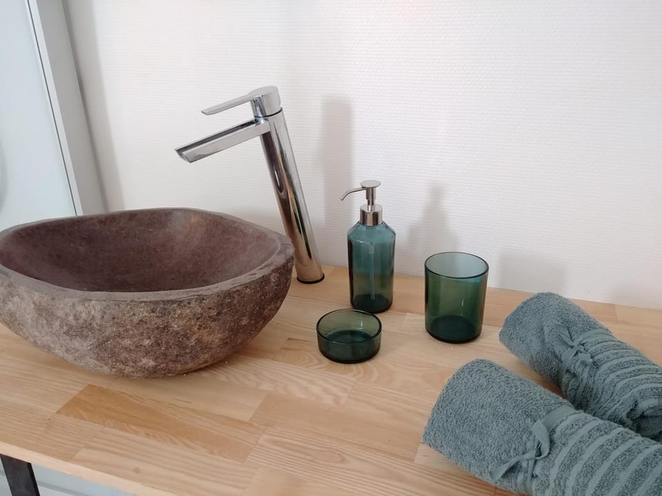 Bathroom, towels