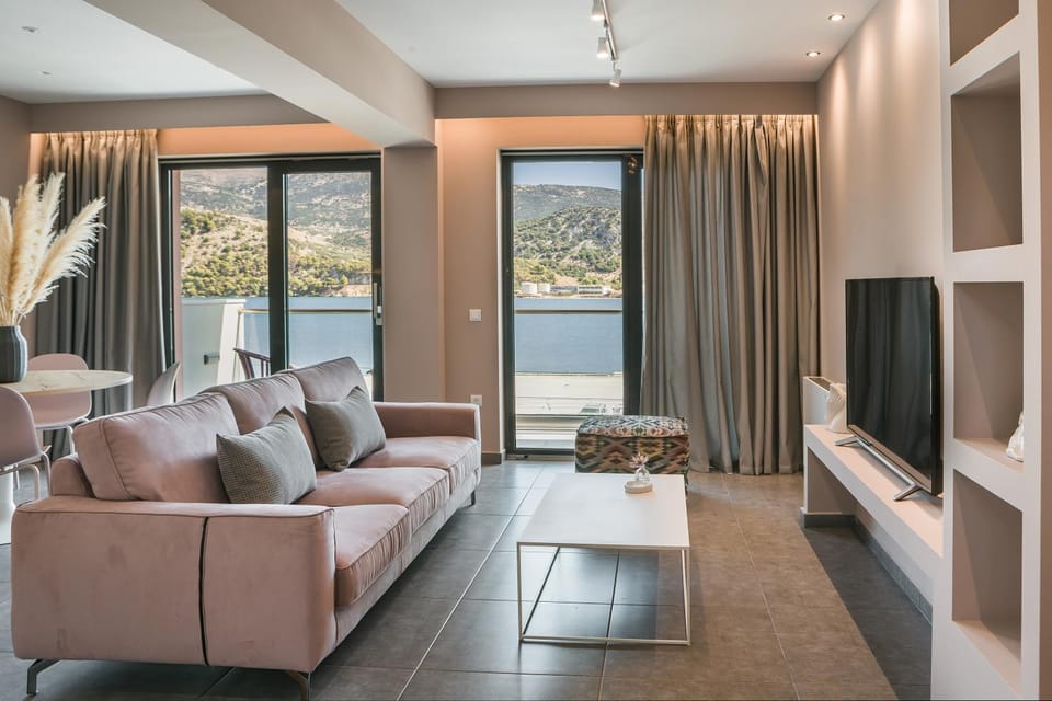 TV and multimedia, Balcony/Terrace, Living room, Seating area, Dining area, Sea view